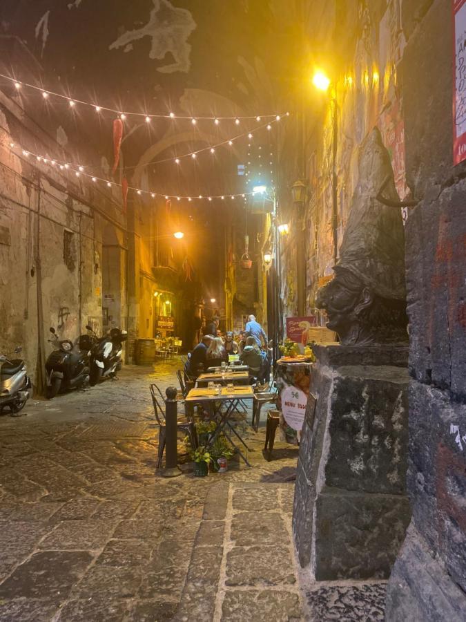 Casa Ninetta - Spaccanapoli - Il Tipico Pianterreno Della Napoli Antica! Exterior foto